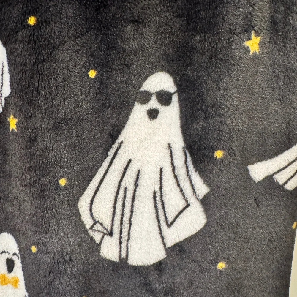 HALLOWEEN 👻 Berkshire Goblinville plush throw black with ghosts. 50x70 NWT